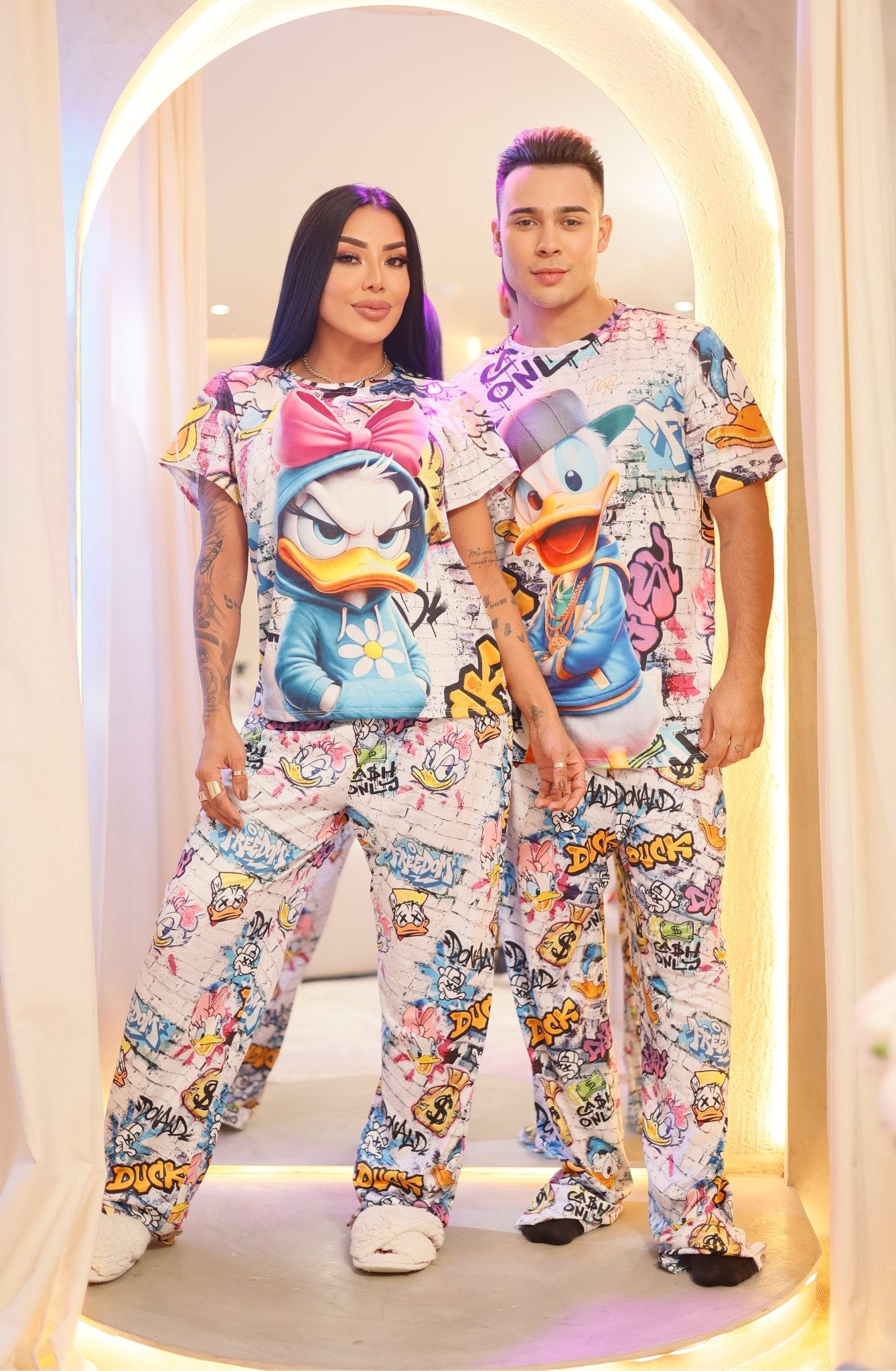 Pijama Pareja Pato Donald y Daisy Graffiti - Pijamas MR
