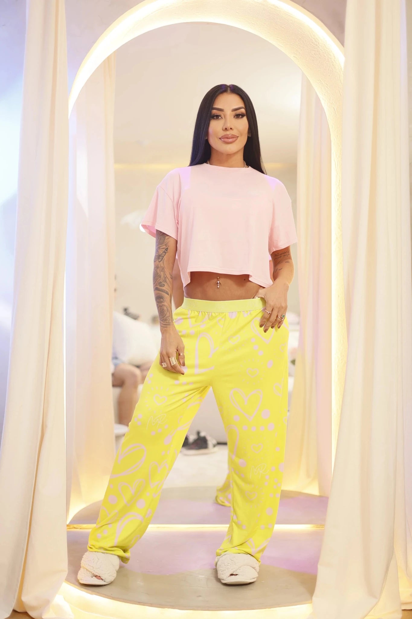 Pijama Set Crop Rosa Pantalón Corazones Amarillo Neón - Pijamas MR